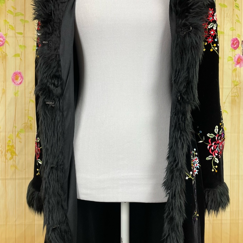 SOLD Betsy Johnson Vintage 90s Y2K Floral
Velvet Fur Trim Penny Lane Coat Size 6 - Picture 6 of 12